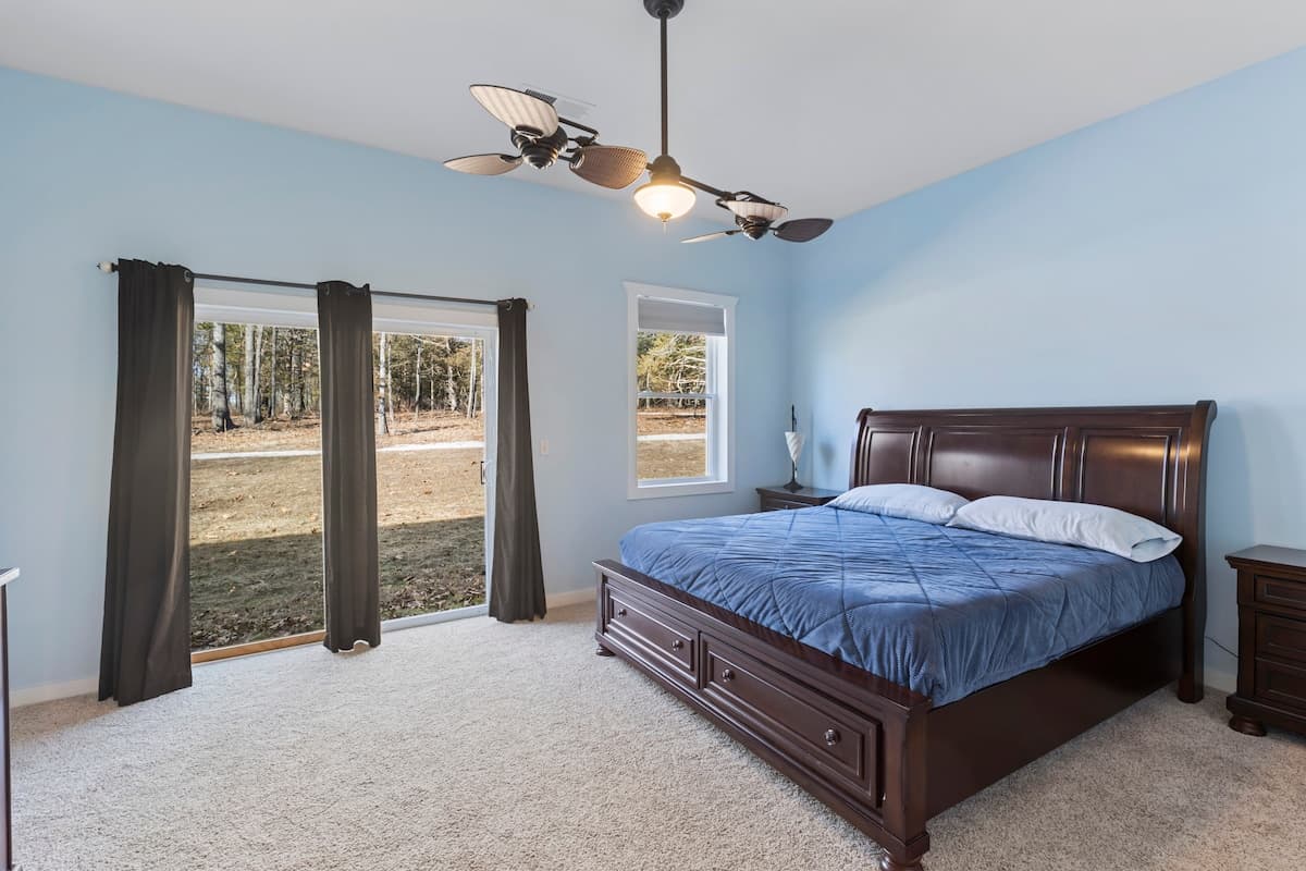 Master bedroom 1 - king bed