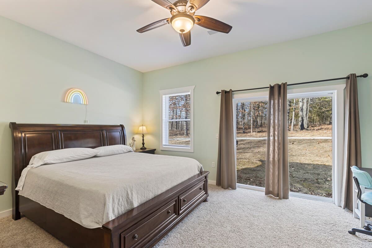Master bedroom 2 - king bed