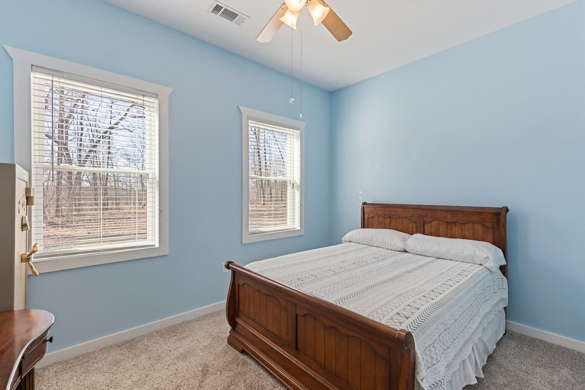 Bedroom 3 - queen bed