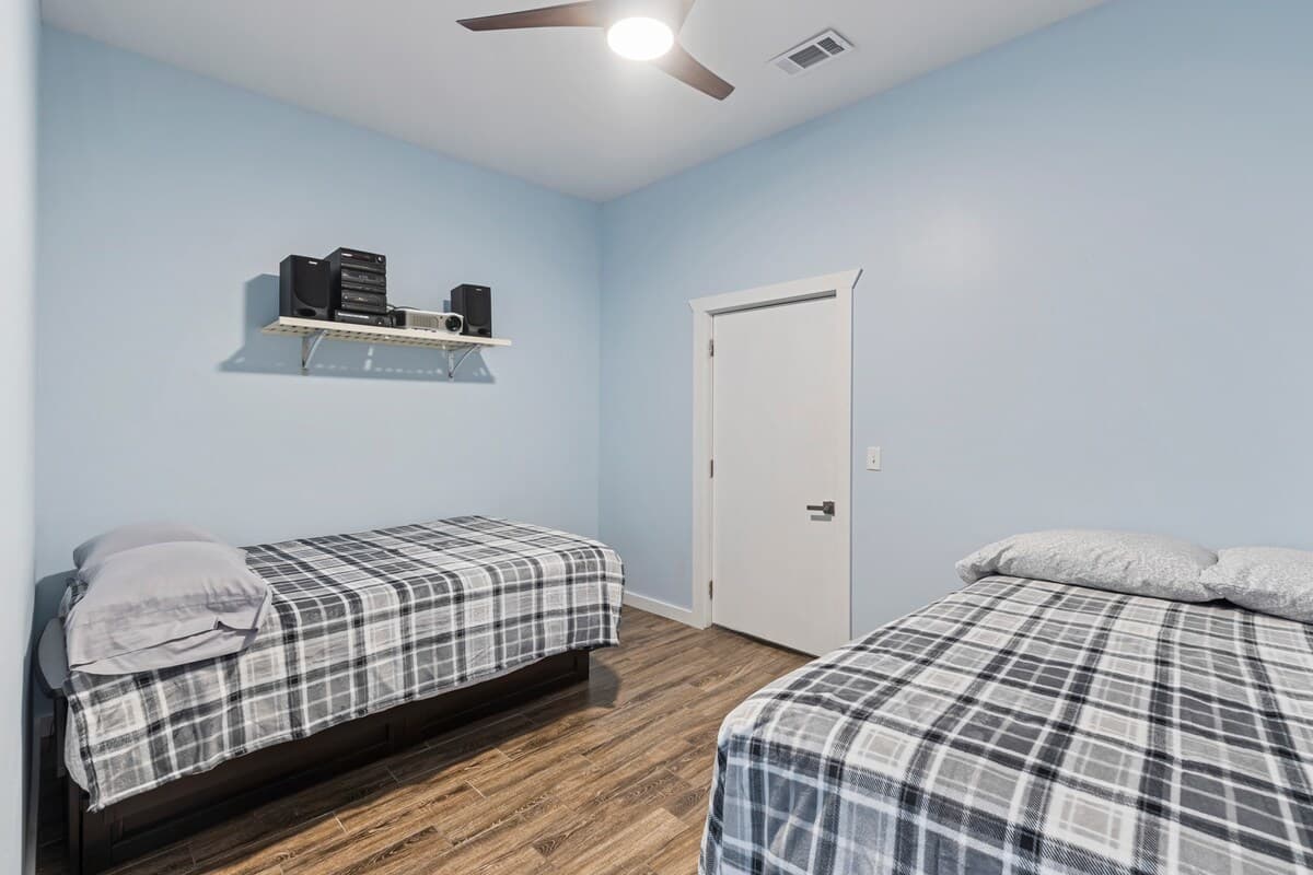 Bedroom 4 - two full beds